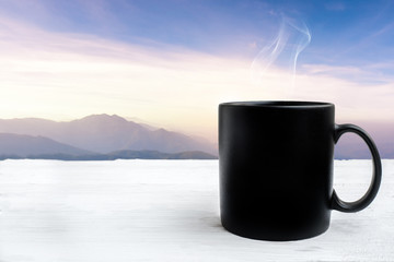 Obraz premium Mug of coffee cup in the morning and Great view of the foggy Beautiful landscape on mountain with nice sky.