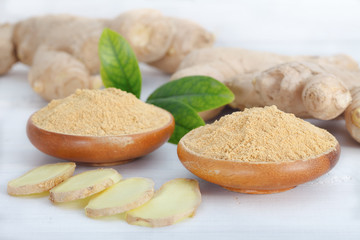 Ginger root and ginger powder in the bowl