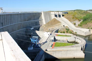Tableaux ronds sur aluminium brossé Barrage Le barrage d& 39 Alqueva, un barrage-voûte sur le fleuve Guadiana, dans la région de l& 39 Alentejo au sud du Portugal