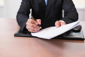 Photo corporate avocat business contrat