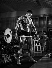 Obraz na płótnie Canvas bodybuilder in gym