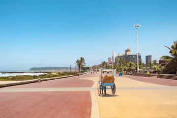 Selbstklebende Fototapete Südafrika Durban Südafrika Promenade Rikscha