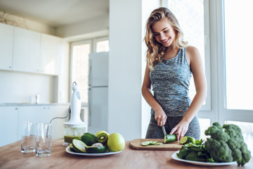 Sporty young woman with healthy food