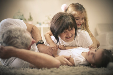 Obraz premium Little sisters have play with grandparents. On the move.