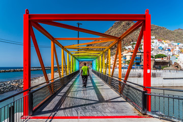 Fototapeta na wymiar Bunzte Brücke in San Andres bei Santa Cruz de Tenerife auf Teneriffa 