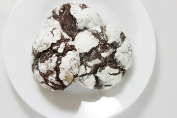 chocolate cracked cookies