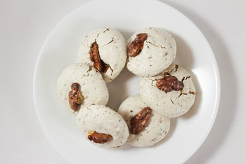 walnut meringue