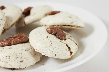 walnut meringue