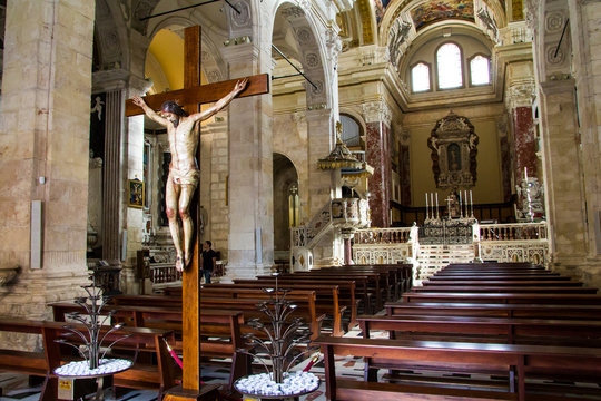 CAGLIARI, ITALIA - NOVEMBRE 9, 2013: Particolare degli interni della cattedrale di Santa Maria Assunta e di Santa Cecilia del quartiere castello di Cagliari - Sardegna