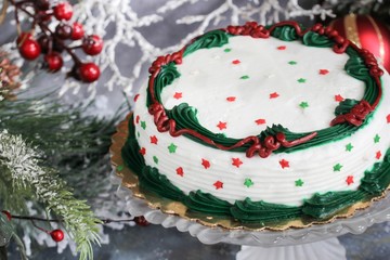 Obraz na płótnie Canvas Christmas cake with frosting in xmas colors red green and white, selective focus
