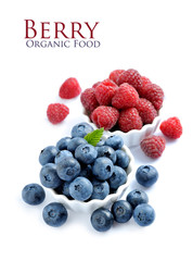  Ripe raspberry and blueberries.