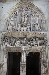 La chasse de Saint Hubert: linteau du portail de la chapelle.