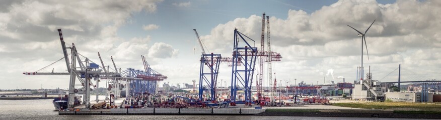 Fototapeta na wymiar Hafenpanorama Hamburg