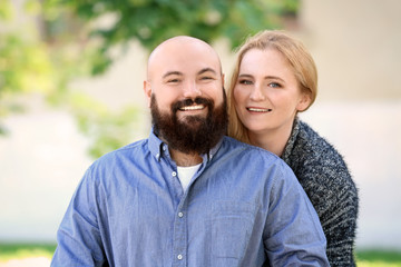 Obraz premium Romantic overweight couple in park