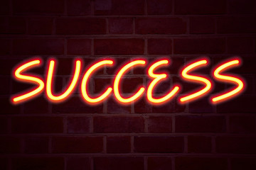 Obraz premium Success neon sign on brick wall background. Fluorescent Neon tube Sign on brickwork Business concept for Victory Triumph Good Result Favourable Outcome 3D rendered