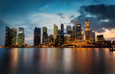 Obraz premium Singapur Skyline w nocy