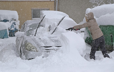 車の除雪