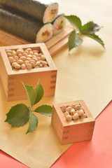 節分　巻き寿司と豆


