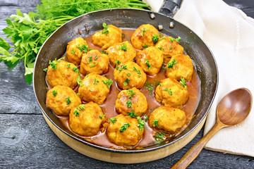 Meatballs in pan with napkin on board