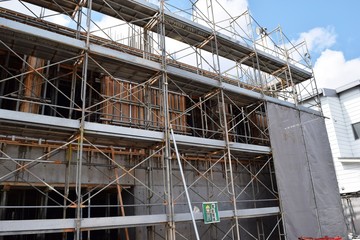 建設工事現場の足場