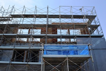 建設工事現場の足場