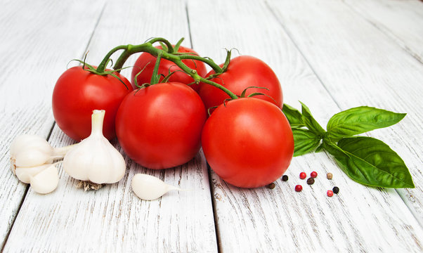 organic tomatoes and garlic