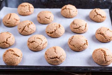 Cookies with cracks on the baking tray