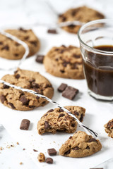 Cookies with dark chocolate chips and coffee.