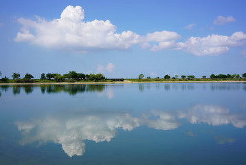 水面の雲