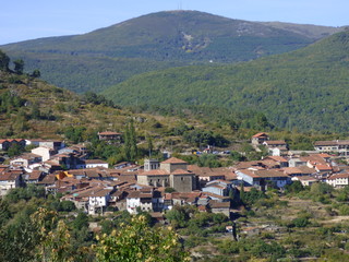 Fototapeta na wymiar Monforte de la Sierra en Salamanca, pueblo de la comunidad autónoma de Castilla y León (España)