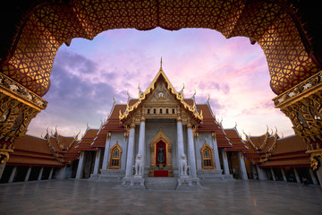 Fototapeta premium Marmurowa Świątynia, Wat Benchamabopitr Dusitvanaram Bangkok Tajlandia