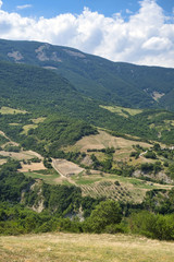Obraz premium Summer landscape in Abruzzi near Brittoli