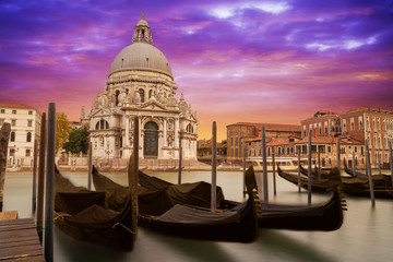 Obraz na płótnie Canvas breathtaking sunset in Venice