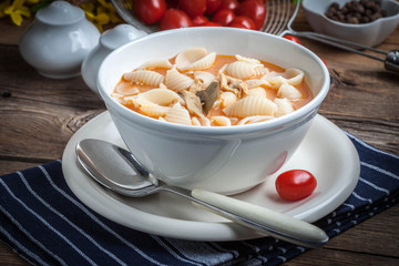 Fresh tomato soup with conchigliette.