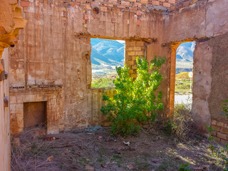 Fototapeta na wymiar Building ruins in desertic zone