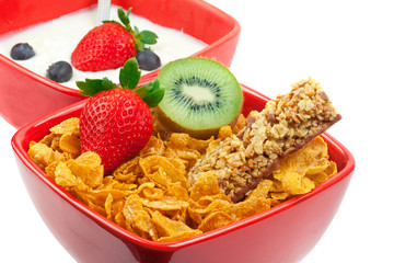 Corn flakes with berries and yogurt close up
