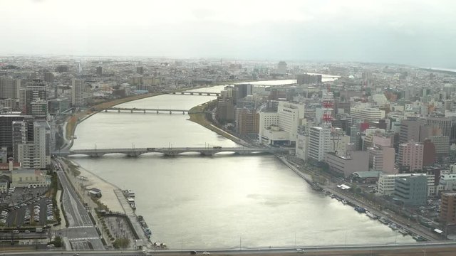 信濃川と新潟の街並み