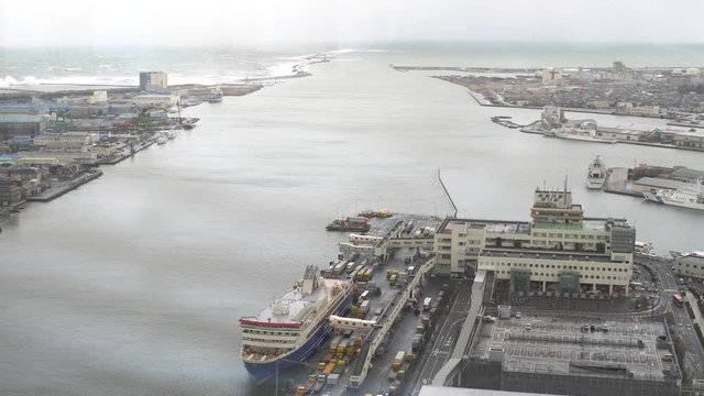 信濃川河口（佐渡汽船）