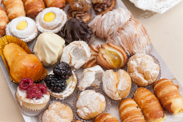 Vassoio con paste assortite