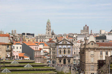 Fototapeta na wymiar Portugal, façaders et tours de Porto