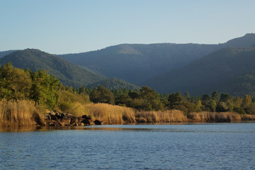 Fototapeta premium Plaine des Maures, lac des Escarcet.