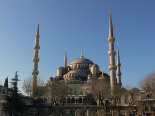 Fototapeta na wymiar Blue Mosque in Istanbul with blue sky