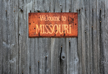 Rusty metal sign with the phrase: Welcome to Missouri.