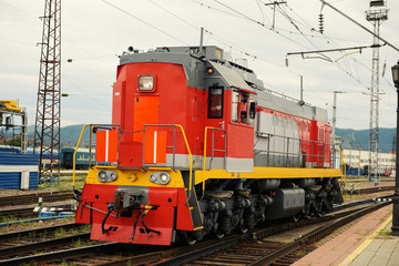 Fototapeta na wymiar red locomotive in a railway station..