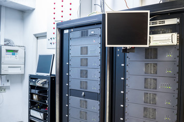 Control room with automatic reference system building communications management