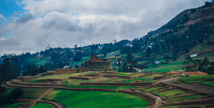 RUINAS INCAS, PAISAJE ECUADOR 