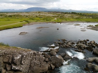 Thingvellir in isländischer Landschaft mit Fluss