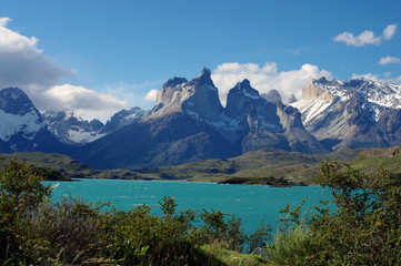 Lac turquoise devant le Torres del Paine