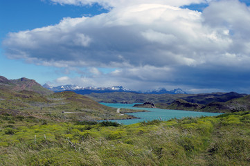 Fototapeta na wymiar Nuages surplombant une lagune dans le parc national chilien