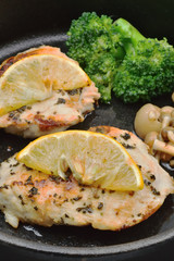 レモンとハーブのチキンソテー